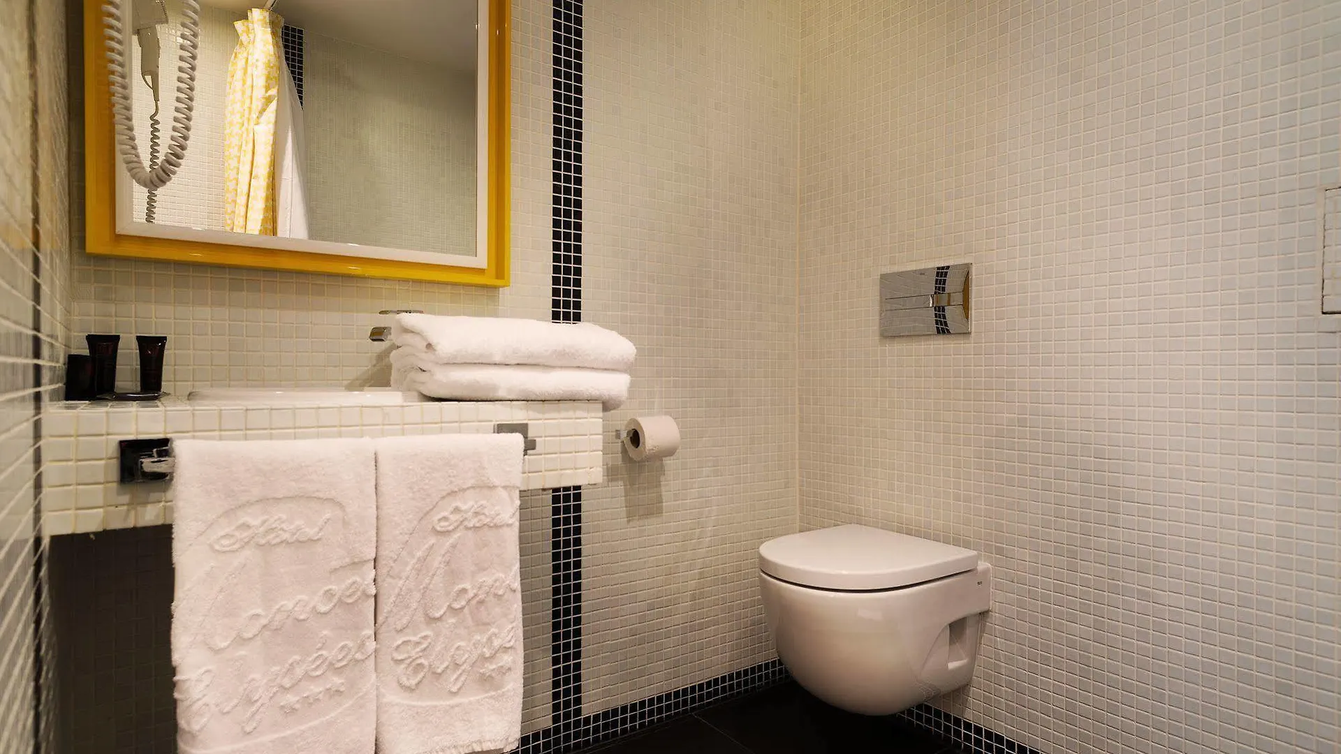 *** Hotel Monceau Elysees Paris France